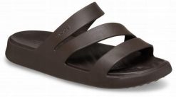Klapki Dla Dorosłych Crocs Getaway Strappy. Brązowe klapki Crocs, bez wzorów, z materiału, bez obcasa, bez zapięcia. Za 139.99 zł.