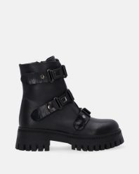 SKÓRZANE WORKERY Z KLAMRAMI 0022676001 BLACK. Czarne botki Venezia, bez wzorów, ze skóry, bez obcasa, bez zapięcia. Za 289.00 zł.