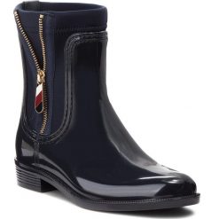 Kalosze TOMMY HILFIGER - Material Mix Rain Bo FW0FW03562 Midnight 403. Kalosze marki Tommy Hilfiger. W wyprzedaży za 279.00 zł.