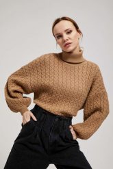 Sweter z golfem i bufiastymi rękawami ciemnobeżowy. Brązowe swetry MOODO, l, bez wzorów, z poliamidu, bez ramiączek. W wyprzedaży za 59.99 zł.