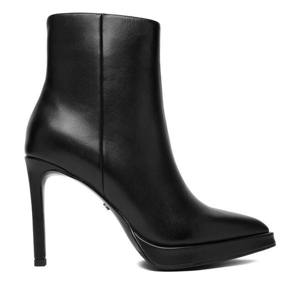 Botki GINO ROSSI. Czarne botki Gino Rossi, bez wzorów, bez obcasa, na szpilce, bez zapięcia. Za 309.99 zł.