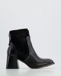 CZARNE BOTKI NIKY01 DA-C NERO. Czarne botki Venezia, bez wzorów, ze skóry, bez obcasa, bez zapięcia. Za 379.00 zł.