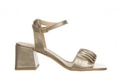 Sandały Bayla-159 4622 074-P Złoty Lico 159127, Skóra naturalna - 40. Żółte sandały Bayla, bez wzorów, z materiału, bez obcasa, na słupku, bez zapięcia. W wyprzedaży za 179.10 zł.