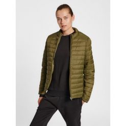 Damska kurtka puchowa Hummel Red. Zielone kurtki Hummel, xl, bez wzorów, z materiału, klasyczne, bez kaptura. Za 241.00 zł.