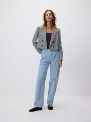 Krótka marynarka w pepitkę - wielobarwny. Marynarki i żakiety Reserved, l, bez wzorów, z bawełny, bez ramiączek. Za 229.99 zł.