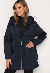Granatowa Taliowana Kurtka w Stylu Parki z Kapturem Wykończona Ściągaczami Evieria. Niebieskie kurtki Born2be, uniwersalny, bez wzorów, z jeansu, eleganckie, z kapturem. Za 54.99 zł.