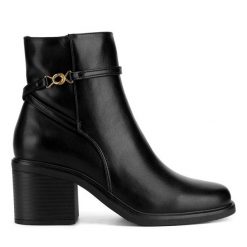 Botki Clara Barson. Czarne botki Clara Barson, bez wzorów, bez obcasa, na słupku, bez zapięcia. Za 143.99 zł.