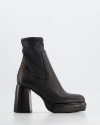 BOTKI NA OBCASIE 2136 VITEL NERO. Botki Venezia, bez wzorów, ze skóry, bez obcasa, na obcasie, bez zapięcia. Za 299.00 zł.