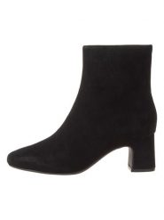 Clarks Skórzane botki "Fernie" w kolorze czarnym rozmiar: 37. Czarne botki Clarks, bez wzorów, ze skóry, eleganckie, bez obcasa, bez zapięcia. Za 304.95 zł.