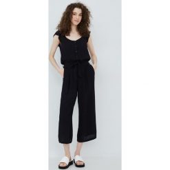 Tom Tailor kombinezon kolor czarny z dekoltem okrągłym. Czarne kombinezony Tom Tailor, l, bez wzorów, z tkaniny, bez kołnierzyka, bez ramiączek, krótkie. Za 279.99 zł.
