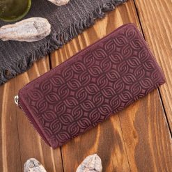 Portfel damski skórzany w geometryczny wzór vintage Paolo Peruzzi T-116-HCH. Czerwone portfele PAOLO PERUZZI, bez wzorów, ze skóry. Za 69.00 zł.