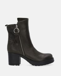 ZIELONE BOTKI NA OBCASIE A75 RAG FOREST. Zielone botki Venezia, bez wzorów, ze skóry, bez obcasa, na obcasie, bez zapięcia. Za 379.00 zł.