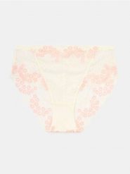 Koronkowe majtki figi z kwiatowym wzorem - różowy. Czerwone figi Sinsay, bez wzorów, z koronki. Za 15.99 zł.