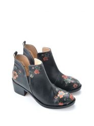 Goby Botki w kolorze czarnym ze wzorem rozmiar: 39. Czarne botki Goby, bez wzorów, z materiału, z okrągłym noskiem, bez obcasa, bez zapięcia. Za 347.99 zł.