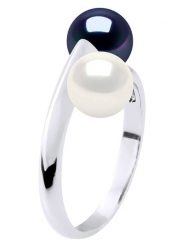 ATELIERS SAINT GERMAIN Srebrny pierścionek z perłami rozmiar: onesize. Białe pierścionki ATELIERS SAINT GERMAIN, z perłą, srebrne. Za 299.45 zł.