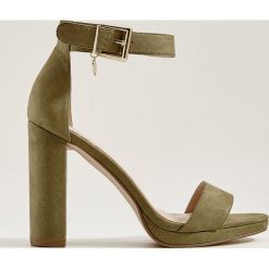 Sandały na wysokim obcasie - Khaki. Sandały Mohito. Za 139.99 zł.
