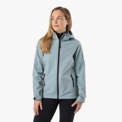 Kurtka softshell Turystyka Damska Swedemount Stryn Softshell oddychająca. Zielone kurtki przejściowe sportowe SWEDEMOUNT, bez wzorów, z softshellu, bez kaptura, trekkingowe. Za 249.99 zł.