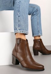 Brązowe Botki na Słupku w Stylu Kowbojek z Ozdobnymi Napami Elzinna. Brązowe botki Renee, bez wzorów, z koronki, eleganckie, bez obcasa, na obcasie, bez zapięcia. Za 129.99 zł.