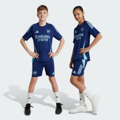 Szorty Arsenal Tiro 24 Training. Niebieskie szorty sportowe adidas, bez wzorów, z materiału, do piłki nożnej. Za 179.00 zł.