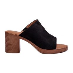 Eleganckie Lekkie Klapki Damskie Na Obcasie Czarne Varnila. Czarne klapki bez wzorów, eleganckie, bez obcasa, na obcasie, bez zapięcia. Za 170.94 zł.