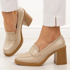 Beżowe mokasyny damskie na słupku Jezzi 2461-5. Brązowe mokasyny Jezzi, bez wzorów, z jeansu. Za 189.00 zł.