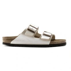 BIRKENSTOCK Arizona BF Graceful Pearl White Klapki damskie. Białe klapki Birkenstock, bez wzorów, ze skóry, eleganckie, bez obcasa, bez zapięcia. Za 379.99 zł.