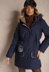 Granatowa Kurtka Parka ze Ściągaczami w Talii i Kapturem Zdobiona Zawieszką Zeriena. Niebieskie kurtki Renee, l, z aplikacjami, z jeansu, eleganckie. W wyprzedaży za 279.99 zł.