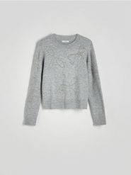 Sweter z aplikacjami - jasnoszary. Szare swetry Reserved, l, z aplikacjami, z dzianiny, bez ramiączek. W wyprzedaży za 59.99 zł.