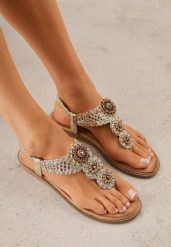 Złote Sandały w Typie Japonek z Plecionką i Ozdobną Aplikacją i Cyrkoniami Teminore. Żółte sandały Born2be, z aplikacjami, z jeansu, boho, bez obcasa, na płaskiej podeszwie, bez zapięcia. Za 99.99 zł.