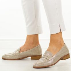 Złote ażurowe mokasyny damskie Potocki 12785. Żółte mokasyny POTOCKI, w ażurowe wzory, z jeansu, z okrągłym noskiem. Za 189.00 zł.