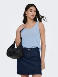 JDY Top dzianinowy "Shine Life" w kolorze błękitnym rozmiar: XS. Niebieskie topy JDY, xs, bez wzorów, z dzianiny, bez kołnierzyka, bez ramiączek. Za 60.95 zł.