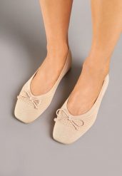 Jasnobeżowe Płaskie Balerinki z Plecionki Ozdobione Kokardą Feladira. Brązowe baleriny Born2be, bez wzorów, z jeansu, eleganckie, z okrągłym noskiem, bez obcasa, na płaskiej podeszwie, bez zapięcia. Za 59.99 zł.
