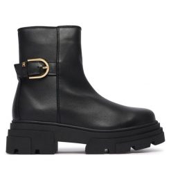Botki Tommy Hilfiger. Czarne botki Tommy Hilfiger, bez wzorów, bez obcasa, na płaskiej podeszwie, bez zapięcia. Za 749.99 zł.