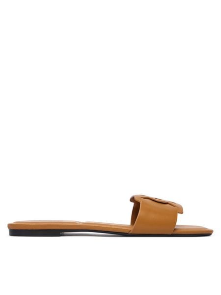 Calvin Klein Klapki Square Flat Sandal Emblem HW0HW03128 Brązowy. Brązowe klapki Calvin Klein, bez wzorów, ze skóry, bez obcasa, bez zapięcia. Za 332.99 zł.