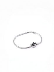 Pandora Srebrna bransoletka "Stitch" rozmiar: 19. Szare bransoletki Pandora, srebrne. Za 331.15 zł.