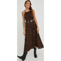 Answear Lab sukienka kolor brązowy maxi prosta. Brązowe sukienki Answear Lab, na co dzień, l, bez wzorów, z tkaniny, bez kołnierzyka, bez ramiączek, maxi, proste. W wyprzedaży za 159.99 zł.