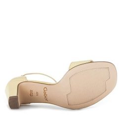 Sandały Gabor. Żółte sandały Gabor, bez wzorów, bez obcasa, na słupku, bez zapięcia. Za 299.99 zł.