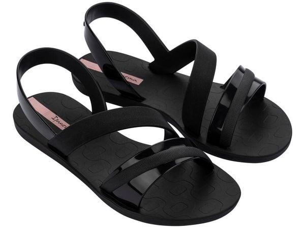 Buty sandały damskie Ipanema Vibrant. Czarne sandały Ipanema, bez wzorów, z materiału, bez obcasa, bez zapięcia. Za 109.99 zł.