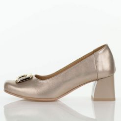 Złote B skórzane Polskie czółenka damskie Deoni D667. Żółte czółenka Deoni, na lato, bez wzorów, z materiału, biznesowe, z okrągłym noskiem, bez obcasa, na obcasie, bez zapięcia. W wyprzedaży za 386.10 zł.