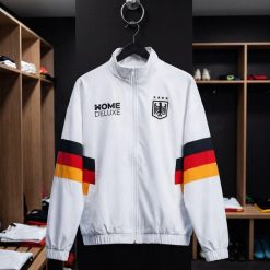 Kurtka treningowa Niemcy Biała - Rozmiar: XXL. Białe kurtki HOME DELUXE, s, bez wzorów, z elastanu, eleganckie, bez kaptura. Za 262.99 zł.