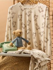 Welurowa piżama dwuczęściowa ze wzorem w misie - kremowy. Białe piżamy Sinsay, l, bez wzorów, z weluru, bez kołnierzyka, bez ramiączek. Za 69.99 zł.