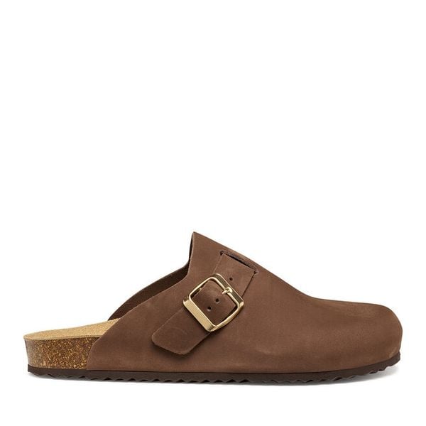 Klapki Geox. Brązowe klapki Geox, bez wzorów, bez obcasa, bez zapięcia. Za 399.99 zł.