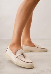 Beżowe Mokasyny z Imitacji Zamszu Zdobione Aplikacją z Zawieszkami Peleg. Brązowe mokasyny Born2be, z aplikacjami, z jeansu. Za 99.99 zł.