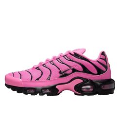 Buty do chodzenia dla dorosłych Air Max Plus Pink Black. Czerwone buty treningowe Nike, bez wzorów, z meshu, bez zapięcia, trekkingowe. Za 988.48 zł.