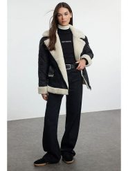 Trendyol Kurtka w kolorze czarnym ze skóry syntetycznej rozmiar: M. Czarne kurtki Trendyol, m, bez wzorów, ze skóry, bez kaptura. Za 157.35 zł.