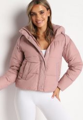 Różowa Pikowana Kurtka Puffer z Kapturem Miviera. Czerwone kurtki Born2be, na zimę, l, bez wzorów, z dzianiny, z kapturem. Za 119.99 zł.