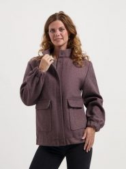 TRAVELIN' Kurtka przejściowa w kolorze fioletowym rozmiar: S. Różowe kurtki Travelin', s, bez wzorów, bez kaptura. Za 326.99 zł.