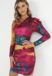 Fuksjowa Sukienka Tie-Dye z Bufiastym Rękawem Haki. Czerwone sukienki Born2be, na co dzień, m, bez wzorów, eleganckie, bez kołnierzyka, bez ramiączek, mini, dopasowane. W wyprzedaży za 139.99 zł.