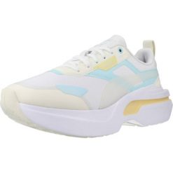 Buty do biegania Kobieta Puma Kosmo Rider Soft biały. Białe buty do biegania Puma, bez wzorów, bez zapięcia, do biegania. Za 303.99 zł.