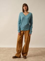 Just Cashmere Kaszmirowy sweter "Nora" w kolorze błękitnym rozmiar: M. Niebieskie swetry Just Cashmere, m, bez wzorów, z kaszmiru, bez ramiączek. Za 347.99 zł.